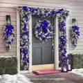 Blauer und silberner beflockter Weihnachtskranz mit Zapfen und Samtschleifen für die Türdekoration - 1.8m / Blau