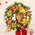 40cm pre-lit Christmas wreath with gold flowers and red baubles on a green base - Painted Ball (without Lights) / 50cm
