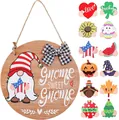 Rundes Türschild aus Holz mit Gnome Sweet Gnome Schriftzug und zwölf Wechselsymbolen - Holzmaserung Flaggenstil (B款)