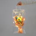 Handgefertigter Sonnenblumenstrauß mit warmen LED-Lichtern in klarer Geschenktasche - Sonnenblume Stil