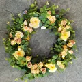 Corona de rosas con luces LED para decoración de puerta de entrada y pared de granja - Guirnalda de Flores Artificiales / Rosa-Crema