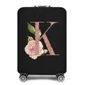 Elastische zwarte kofferhoes met roségouden letter K en roze bloemendesign van roos - Letter K Stijl(11)