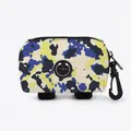 Dispenser di sacchetti per deiezioni canine mimetico con cerniera e moschettone - Mimetico Blu Verde Fluorescente (05)