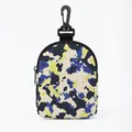 Draagbare hondensnoepjes tas met kleurrijk camouflagepatroon en riemclip - Blauw Geel Camo - Ovaal