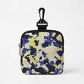Hondensnoepzakje met blauw en geel camouflagemotief met haak en metalen rits - Blauw Geel Camo - Vierkant