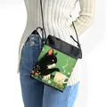 Bolso bandolera para móvil con gato negro bebiendo una bebida caliente sobre lona negra - Estilo Rural Gato Bebiendo Bebida Caliente
