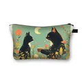 Trousse à maquillage en polyester vert avec motif de chat noir et fleurs avec fermeture - Deux Chats Noirs Croissant de Lune Fleurs (8)