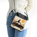 Bolso bandolera para móvil con ilustración de gato negro en coche y correa ajustable - Estilo Sol Gato Negro Coche Vintage