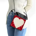 Mini borsa per cellulare da donna con motivo a cuore rosso e nero e tracolla regolabile - Base Rossa Design Cuore Bianco (11)
