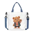 Borsa a tracolla in tela bianca con stampa orso e tracolla blu regolabile - Stile Orso in Gilet di Jeans e T-Shirt Rossa (16)