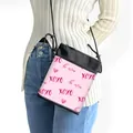 Borsa a tracolla rosa per cellulare con stampa XOXO e bordi neri a contrasto per donna - XOXO Be Mine (22)