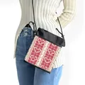 Piccola borsa a tracolla con motivo a cuore a scacchi rossi e tracolla regolabile - Quadri Rosso Bianco Cuore Contornato (33)
