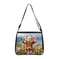 Sac fourre-tout avec imprimé vache des Highlands, motif fleurs et bandoulière réglable - Style 05 (Vache Des Highlands Portant Une Couronne)