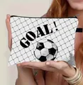 Handheld canvas voetbaltasje met zwarte rits en opvallende GOAL! tekst opdruk - Witte Voetbal Goal (05)