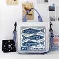 Grand sac cabas en toile blanche avec motif de poisson bleu et bandoulière réglable - Motif Poisson Gravure Réaliste(03)