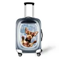 Graue Kofferschutzhülle mit Flugzeugfenster und Chihuahua-Print auf Rollkoffer - Chihuahua Muster