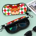 Astuccio per occhiali natalizio con renna, trama scozzese rossa e verde e gancio in metallo - 01-Renna (Argyle)