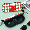 Set di custodie per occhiali di Natale con motivi a quadri rossi e verdi e gancio - 03-Calza/Regalo (Argyle)