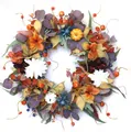Détail de la couronne d'automne avec eucalyptus, feuilles d'érable et mini citrouilles - Style Feuilles d'Eucalyptus et Citrouille Orange (B018)