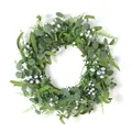 Künstlicher Eukalyptus Kranz mit weißen Beeren für die Wanddekoration im Wohnzimmer - 45cm / Eukalyptus Weiße Beere (F011)
