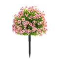 Detail van kunstmatige roze bloembal met groene bladeren voor de tuin als decoratie - Roze Madeliefje Steker