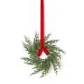 Mini guirnalda de pino Norfolk con lazo de terciopelo rojo y cordón colgante - 30cm / Estilo Aguja de Pino