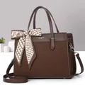 Dunkelbraune minimalistische Shopper-Tasche für Damen mit gewebtem Leder und Seidenband - Kaffeebraun