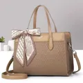 Elegante khakifarbene Lederhandtasche für Damen mit Seidentuch und abnehmbarem Gurt - Khaki