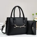 Set borsa tote e pochette nera in ecopelle grana litchi con morsetto in metallo dorato - 27/12/20 / Nero