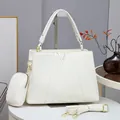 Ensemble sac à main blanc élégant avec logo V en cuir grainé et garnitures dorées chic - Blanc