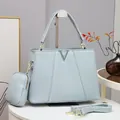 Sac à main bleu clair en cuir grainé avec logo V, mini pochette et bandoulière chic - Rose bonbon