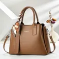 Borsa tote in pelle marrone caramello con manico in seta per il pendolarismo femminile - Giallo Terra