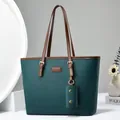 Deep green lychee texture leather tote bag with brown straps and mini pouch - Green