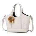 Große Shopper-Tasche aus PU-Leder mit Webmuster und Plüsch-Anhänger in Beige-Weiß - Grau