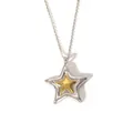 Primer plano del collar con colgante de estrella con diseño bicolor oro y plata - Collar de Estrella en Capas Bicolor (2-DQ-W--1900)