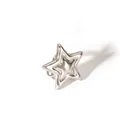 Detalle del anillo de estrella plateado con diseño geométrico 3D en capas - Anillo Abierto Estrella Triple Capa (4-DQ-W--1900)