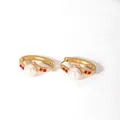 Detail of 18K gold hoop earrings with central pearl and red zircon accents - 1-DQ-W-1946 Rose Red