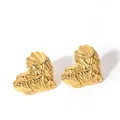 Minimalistische 18k vergoldete Edelstahl-Herzohrstecker mit welliger Textur - Welliger 3D-Herz-Stil (YYE023697-G-29)