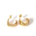 Minimalistische dreilagige Ohrstecker aus 18 Karat vergoldetem Edelstahl in Gold - Dreifach Überlappender Linienstil (YYE023697-G-56)