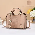 Pink faux croc leather tote bag with elegant bunny pearl charm and golden hardware detail - 23x10x18cm / Khaki