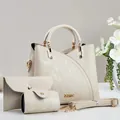 Vue détaillée de l'ensemble de sacs trois pièces blanc crème avec texture et logo ZZMY - 23cmx11cmx19cm / Sac à Main Avec Pochette Et Bourse / Abricot Beige