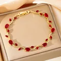 Vergoldetes Weinreben-Armband mit roten Steinen in einer luxuriösen Schmuck-Geschenkbox - Roter Edelstein Goldrebe Stil (W1011)