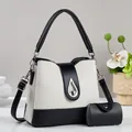 Dettaglio del set borsa a due pezzi con fibbia a goccia e design a contrasto bianco nero - Bianco