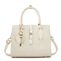 Dettaglio borsa tote beige con chiusura rotante argentata e pendente a cuore - Bianco Sporco