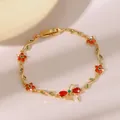Vergoldetes Blattarmband mit roten Blumen und Schleife verziert mit Zirkonia - Rote und grüne Blumen-Schleifen-Armband-Stil (DQ-W-3394)