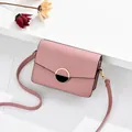 Borsa a tracolla in pelle PU rosa con fibbia ad anello dorata e cinturino sottile - Stile con Cinturino / Rosa