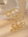 Dettaglio del bracciale aperto placcato oro 18k con design geometrico a quadrati - Quadrato Irregolare Traforato