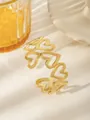 Dettaglio del bracciale aperto placcato oro 18k con cuori intrecciati e finitura lucida - Cuore Traforato Allineamento (Stile 1)