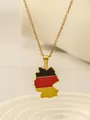 Detailansicht der Deutschlandkarte Anhänger mit Nationalflagge auf goldener Kette - Goldenes Deutschland