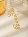 Dettaglio del bracciale aperto placcato oro 18 carati con motivi a cuore traforati - Cuore Intrecciato Traforato (Stile 3)